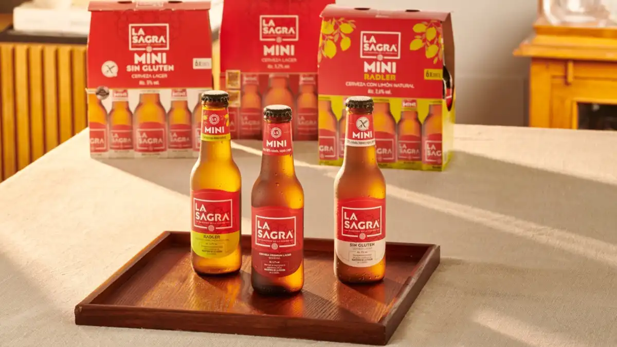 cerveza la sagra sobre mesa