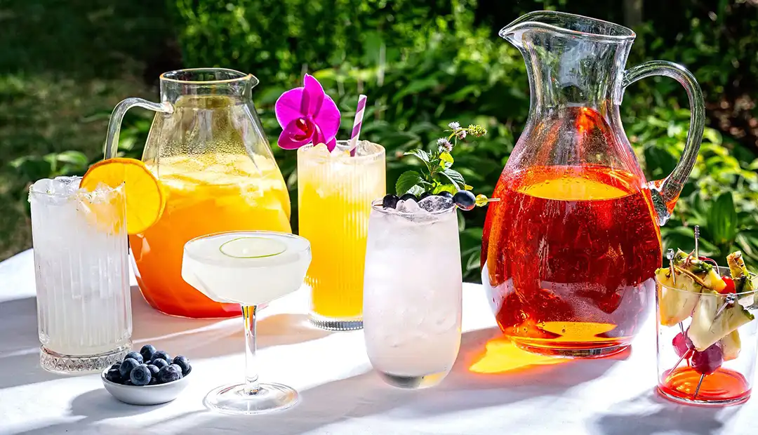 cocteles en verano para refrescarse en mesa