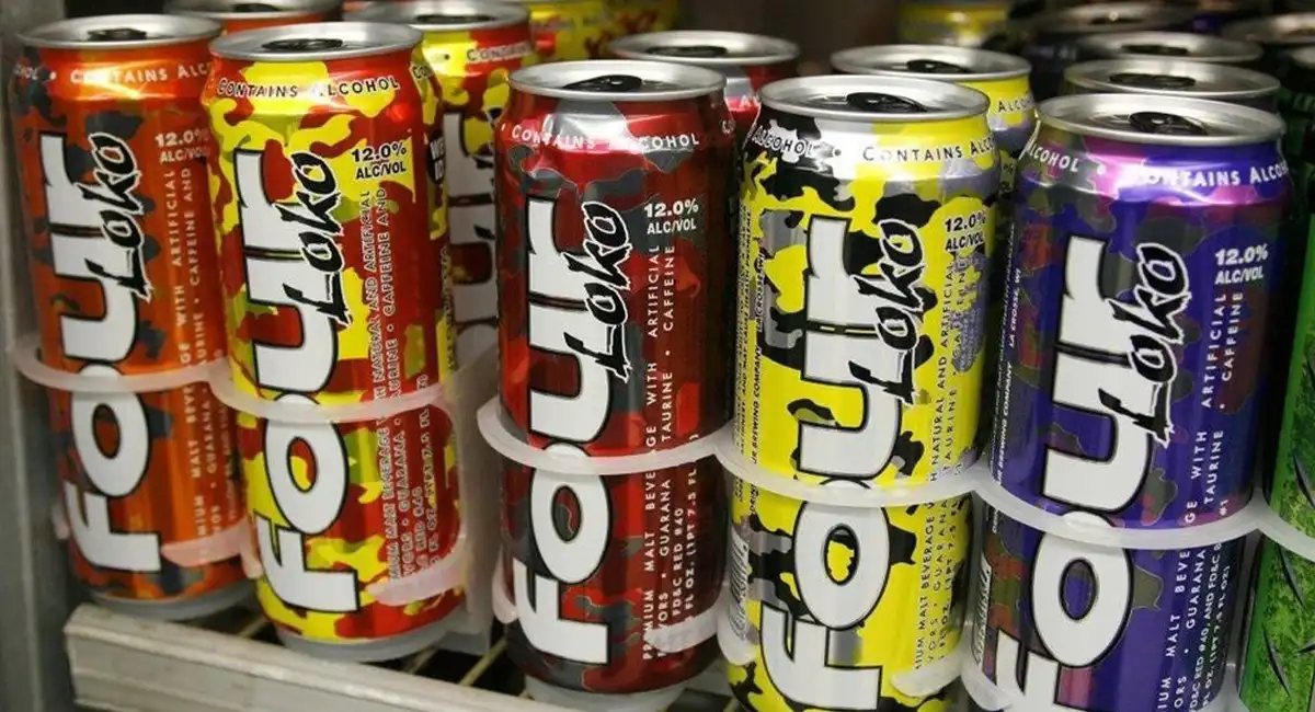four loko en una nevera de establecimiento en Barcelona