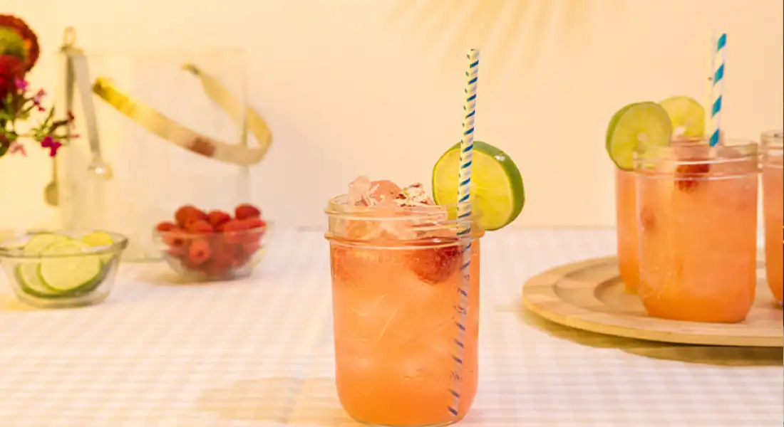 cocteles rtd y rts para que la gente se lleve a la playa en vaso